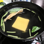 神田まつや - 丼に付いてるお吸い物です