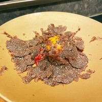 西麻布 焼肉 X - ふんだんにトリュフを使ったユッケ…！！！