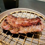 西麻布 焼肉 X - こちらはシンプルに塩でいただくハラミ