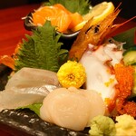 立呑み 魚椿 - お刺身3種盛りは実は5種盛り。どれも美味しかった！！