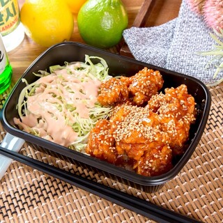 冷めても美味しいチキンはテイクアウトも人気！自慢の味をお家で