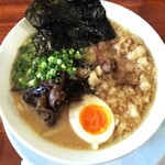 トンマル - ラーメン（太麺・背脂多め）　850円