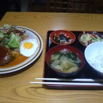 東京食堂 - 最後はご飯とメインのおかずのハンバーグ