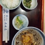 Ishi Bashi - 日替、とうもろこしかき揚げ蕎麦·冷760円。10円値上がりしていました(^_^;)