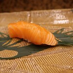 にぎり鮨 一五〇 - サーモン