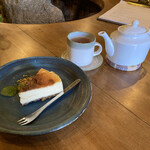 おと。 - 料理写真:月ヶ瀬和紅茶とチーズケーキ