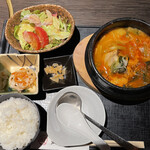 飛騨牛焼肉・韓国料理 丸明 - 赤テールスープランチ　¥1480円