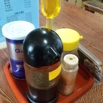 吉兵衛 - ソース、醤油、こしょう、七味