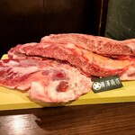 炭火焼肉ホルモン うらら - 