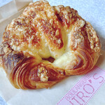 ヒローズ - チーズクロワッサン　220円