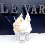 ジェラート専門店 レヴァーロ - ダブル 470円