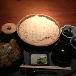 Hanahambekkantsubaki - 蕎麦御膳をうどんに。コシのある稲庭うどんです。量も蕎麦より多目。
