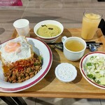 ジャスミン - ガパオライスミニグリーンカレーセット990円税込