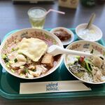 タイ国料理 ゲウチャイ - イエンターフォー＋ゲーンキョーワンのセット