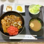 Tomoe Shokudou - 十勝の豚丼：タレも肉も旨い