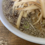 Chiyuukatei - スープには程よく背脂が覆っています。