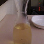 アンティーカ・トラットリーア・ノスタルジーカ - ハウス白ワイン（カラフェで）シチリアの物だそうです。