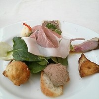 ナポリ、アマルフィ料理 Ti picchio 中目黒 - Bランチの前菜。鴨のお肉が、めちゃウマでした
                