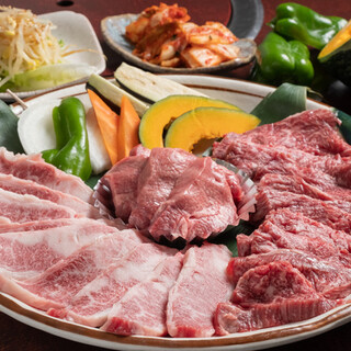 部位ごとに仕入れる国産のお肉は、料理長自慢の品ばかり。