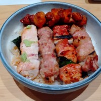 伊勢廣 京橋本店 - 焼鳥5本丼(ささみ、もも肉、団子、皮身、レバー) 1,900円 ♪