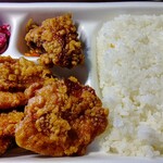 カラフジ - 醤油唐揚弁当 店頭価格680円 / Uber価格 884円