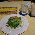 リストランテ アントン - 野菜サラダとアイスミルクティー