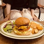 ミリアバーガー - お互いのハンバーガーを見せ合って撮りあって下さい。