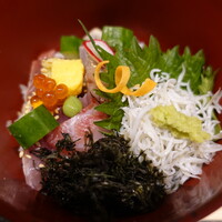 お料理 とみやま - 本日の海鮮丼