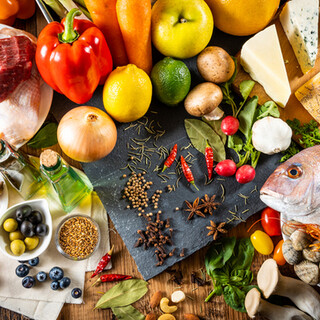 Utilizing ingredients that take advantage of the characteristics of the Mediterranean diet.