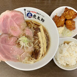 京都本格 熟成醤油ラーメン 虎太郎 - 虎太郎そば＋チキン南蛮 ¥980