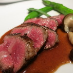 レストラン ラッセ - 25年3月　（あちき用）岩手短角牛赤身のステーキ　玉葱と肉、赤ワイン・ブランデーソース