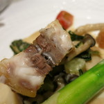 レストラン ラッセ - 25年3月　天然真鯛のムニエル　断面アップ