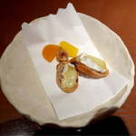 BAR Too - お通し、焼きカマンベール