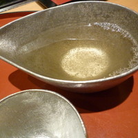 鮨丸 - 酒は錫の酒器、ちょっと片口が小さいような気が・・・