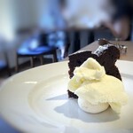 Salle a manger de Morimoto - ＊カリッとした焼き上がりでスライスしてあるので食べやすいですね。 クリームソースがいいお味で、一緒に頂くと美味しい。