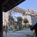 とうふ処 三河屋 - せっかくならモノレールも写真に収めたい！！ということでやってきました〜鉄子じゃないけど結構電車通るのを見るの好きです(^^)モノレールは静かでいいですね〜。