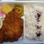 オオゼキ - 料理写真:アジフライと唐揚げの相盛り弁当。