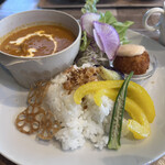 Granｇe cafe - 料理写真:バターチキンカレー　900円