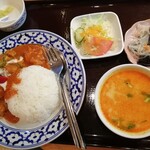 チャオタイ - 【ランチ】ゲーンパネン ガイ ラーカオ
            ¥950 ＋スープをトムヤムクンに変更　¥150