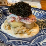 やまぐち - キャビア　毛蟹足　ほぐし身　桃　ヨーグルトとクリームチーズのソース