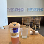 Kafe Murakami - 桃のパフェと店内