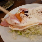 升屋 - ハムエッグ、つついてみました