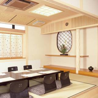 高級感あふれる個室です。記念日お祝いごとに最適