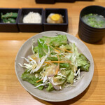 Yakitori Takumi - サラダ、スープ、小鉢3種