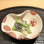 新ばし 星野 - ほうれん草の軸と岩茸の胡麻和え