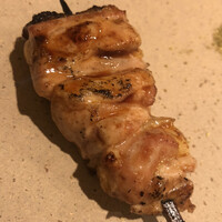 恵比寿とりひろ - この日の朝に捌いたカシワです。地味を邪魔しない味付けにウットリしちゃいました