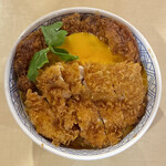 餃子マフィア - 閉じないカツ丼＋チキンカツ、黄身 トッピング