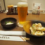 nikomiudonyamamotoyahonten - 漬け物、ポテトサラダ、生ビール
