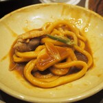 煮込うどん 山本屋本店 - 蓋をお皿にして食べる