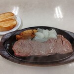 ジャッキー ステーキハウス - テンダーロインステーキ（L、ミディアムレア、パン）［3,100円］